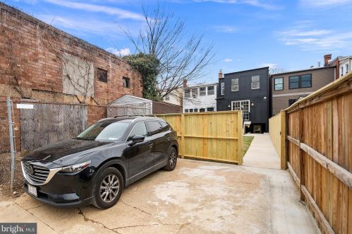 1613 Capitol St, Washington DC  20003-1620 exterior