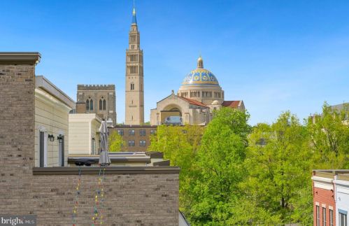 547 Regent Pl, Washington, DC 20017-2000