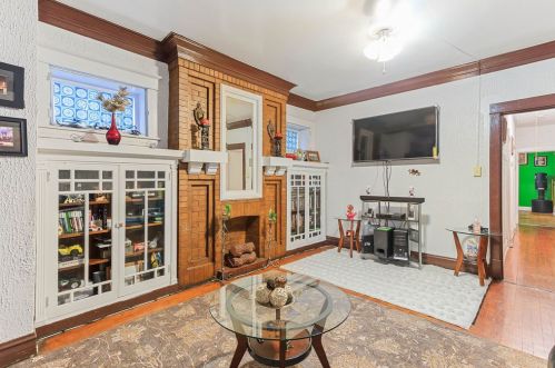 6328 Mozart St, Chicago IL 60659-1521 exterior