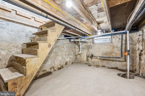 6240 Clayton Ave, Camden NJ 08109-1305 exterior