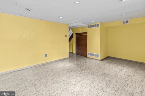 813 6 St, Philadelphia PA 19140-3327 exterior