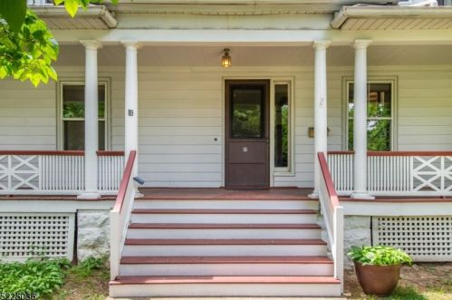 89 Chestnut St, Nutley, NJ 07110-2432