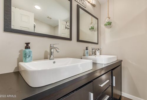 2208 Estrella Rd, Phoenix AZ 85087-8179 exterior