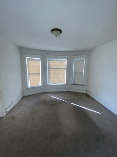 440 35th St, Milwaukee, WI 53208-3805