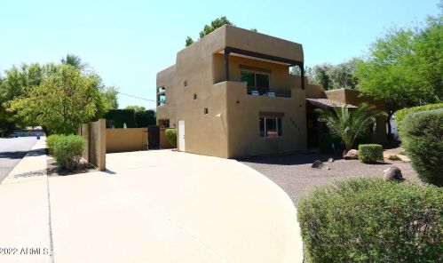 4451 Earll Dr, Phoenix AZ 85031-3821 exterior