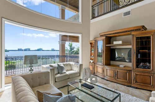 4119 Cswy Vis Dr, Tampa FL 33615-5416 exterior