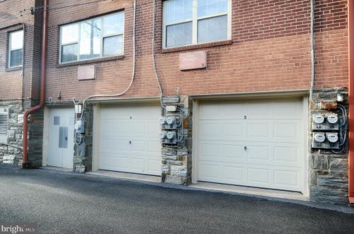 383 Lakeside Rd, Ardmore PA 19003-3232 exterior