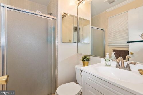 11837 Enid Dr, Rockville MD 20854-3454 exterior