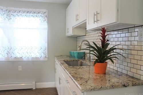 275 Main St, Windsor Locks CT 06096-0025 exterior