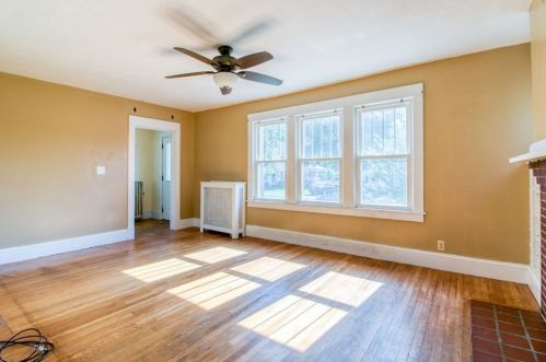 166 Nelson St, West Springfield MA  01089-3043 exterior