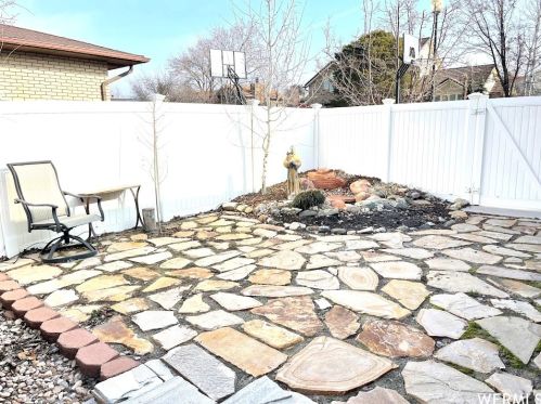 195 Shelly Louise Dr, Sandy UT 84070-4212 exterior