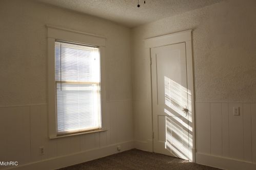 1224 Sherman St, Grand Rapids MI 49506-2611 exterior