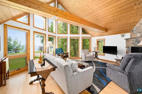 9203 Congdon Blvd, Duluth MN 55804-2737 exterior