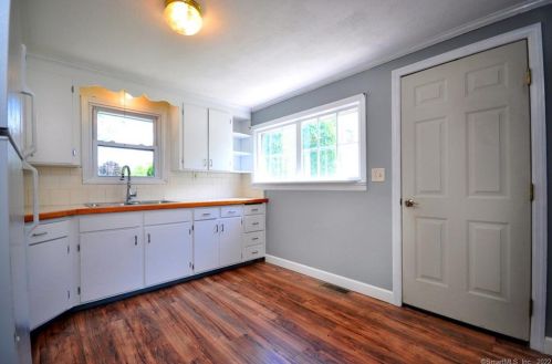 184 St, Windsor CT 06095-2412 exterior