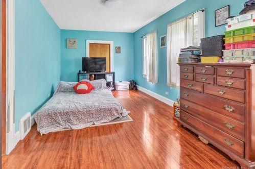 31 Chatham Ave, Milford CT 06460-5627 exterior