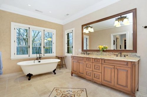 29 Sarles St, Armonk NY 10504-1230 exterior