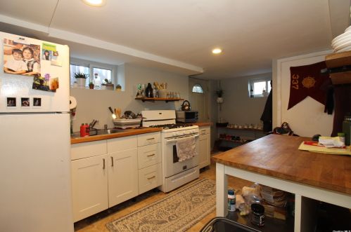 25 Claremont Ave, Babylon NY 11704-4014 exterior