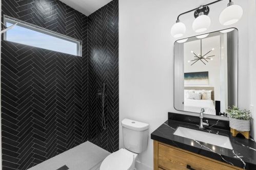 2020 Cambridge Ave, Atlanta GA 30337-1816 exterior