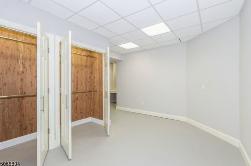 10 Baxter Ln, Town Center NJ 07052-1429 exterior