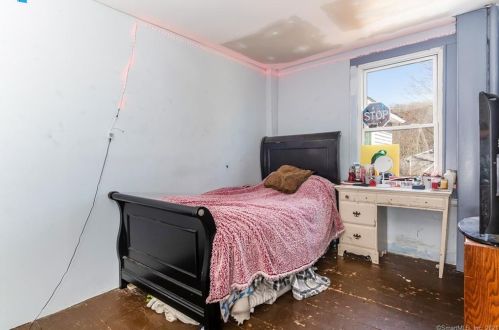 53 Main St, Deep River CT 06417-1804 exterior