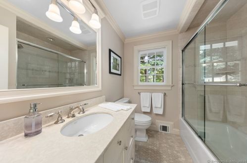 38 Pequot Trl, Westport CT 06880-2930 exterior