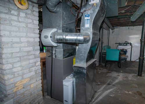 2040 70, Milwaukee WI 53223-2151 exterior