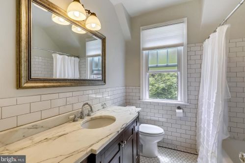 7426 Piney Branch Rd, Silver Spring MD 20901-4352 exterior