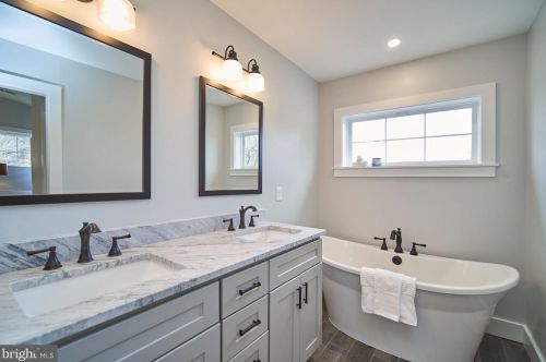 4058 Taney Ave, Alexandria VA 22304-2438 exterior