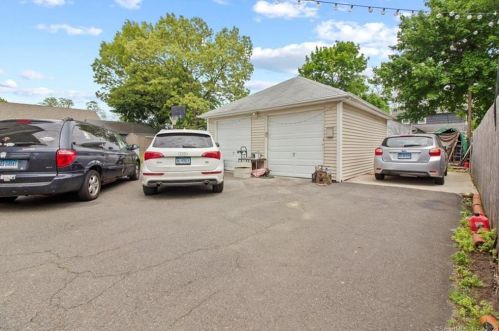 142 East St, Wallingford CT 06492-4006 exterior