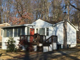126 Metro Trl, Hopatcong, NJ 07843-1554
