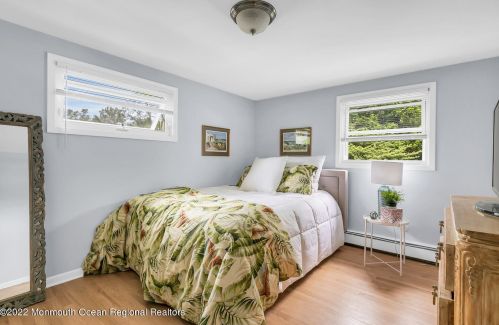 15 Farrell Dr, Middletown NJ 07748-3210 exterior