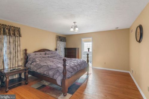 381 Thornhill Dr, Hanover PA  17331-7976 exterior