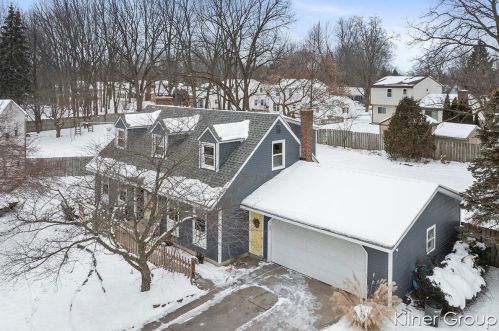 1721 Weymouth Dr, Grand Rapids MI 49508-3711 exterior