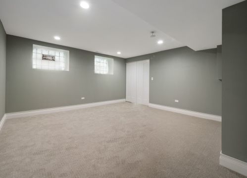 2048 Pratt Blvd, Chicago IL  60645-4981 exterior