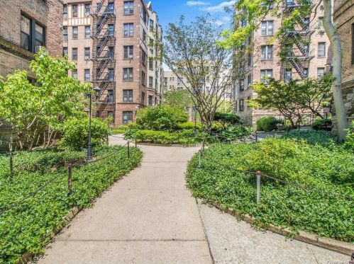 762 Brady Ave, Bronx NY  10462-2755 exterior