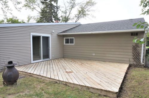 405 Sugar Ln, Milwaukee WI 53217-3843 exterior