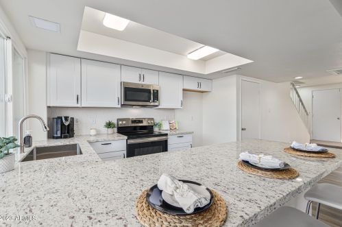 4665 21st Ave, Phoenix AZ  85015-4139 exterior