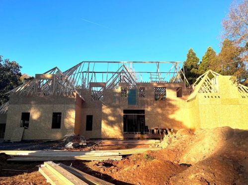 3364 Knollwood Dr, Atlanta GA 30305-1022 exterior