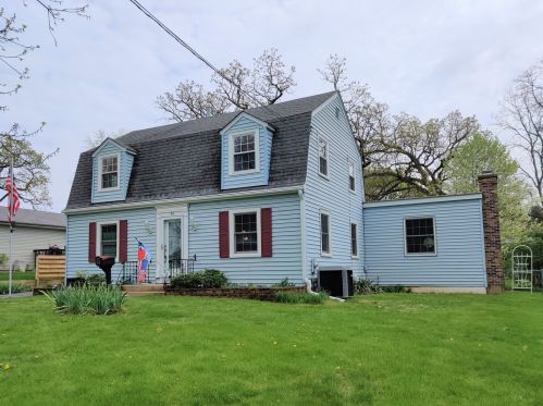 75 Oriole Trl, Bull Valley, IL 60014-4117