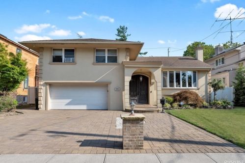 594 Diane Pl, Valley Stream, NY 11581-3008