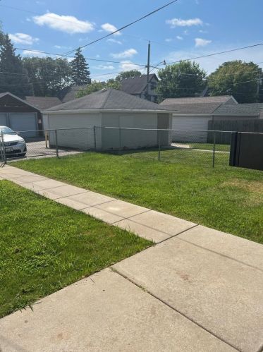 1640 28, Milwaukee WI 53215-1936 exterior