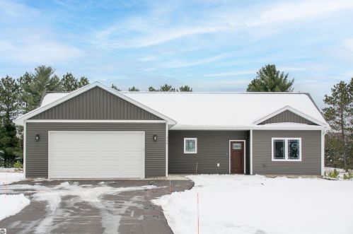 5179 Timber Flats Dr, Kingsley, MI 49649-9450