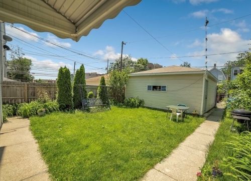 2424 Lawndale Ave, Chicago IL 60655-3221 exterior