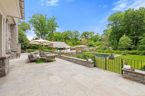 3 Ter Cir, Armonk NY 10504-1112 exterior