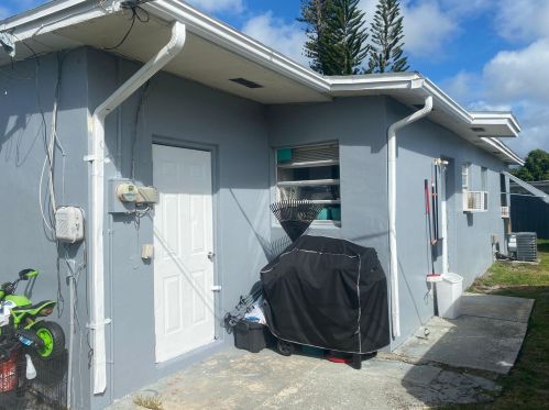 190 Bonita Ct, Fort Pierce FL  34983-8420 exterior