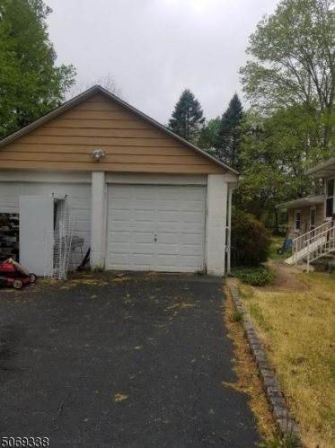 152 Mountain Ave, Warren, NJ 07059-5136