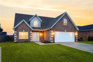 3611 Grainger Cir, Springdale, AR 72764-8333