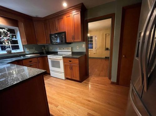 121 Sycamore Dr, Pittsburgh PA 15235-1965 exterior