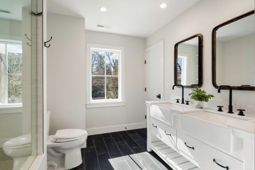 184 Perry Ave, Norwalk CT 06850-1623 exterior