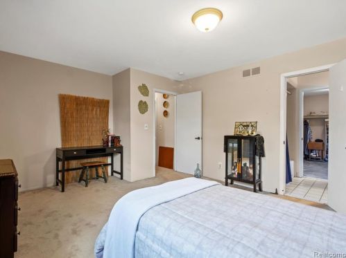 759 Kirts Blvd, Troy MI 48084-4844 exterior